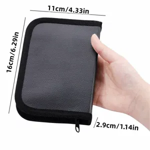 Kompakte schwarze Werkzeugtasche aus Kunstleder mit Reißverschluss und Größenangaben