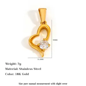 Detailopname van een 18K vergulde hartvormige hanger met zirkoon en maten