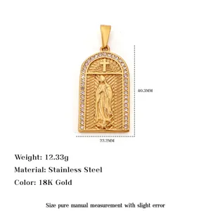 Vue détaillée du pendentif religieux doré avec dimensions et spécifications.