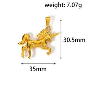 Detailansicht der Abmessungen des vergoldeten Einhorn-Anhängers: 35 mm x 30,5 mm