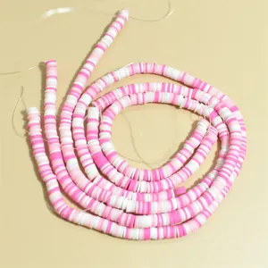 Vista detallada de cuentas heishi de arcilla polimérica de 6mm rosa y blanco DIY