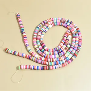 Vista detallada de cuentas espaciadoras de arcilla polimérica de 6mm para joyería DIY