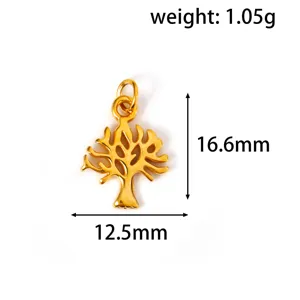 Dettaglio del ciondolo Albero della Vita in acciaio inossidabile placcato oro 18K