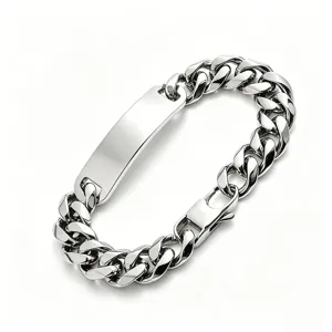 Vista dettagliata di un bracciale a catena cubana ID in acciaio inossidabile