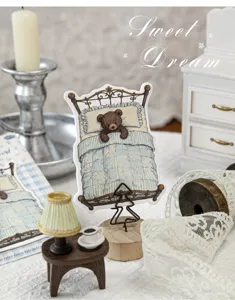 Detail van een vintage teddybeer memoblok uit de sfeervolle Rococo Sweet Dream collectie