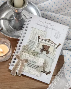 Close-up detail van Rococo Sweet Dream vintage stickers op een doe-het-zelf dagboek
