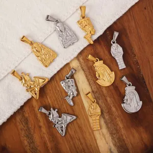 Collezione di ciondoli vintage egizi Faraone e Nefertiti in oro e argento acciaio.