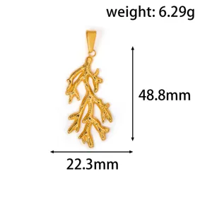 Detailweergave van vergulde koraalhanger met afmetingen van 48,8 mm bij 22,3 mm