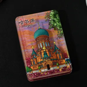 Vue détaillée d'un aimant de réfrigérateur à paillettes avec le design de Harbin.