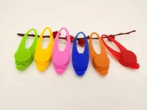 Ciondolo luminoso LED per animali in silicone colorato forma d'osso etichetta di sicurezza notte