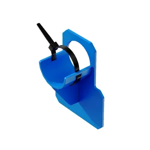Gedetailleerd overzicht van blauwe kunststof zwembad buishouder met kabelbinder voor stevige steun.