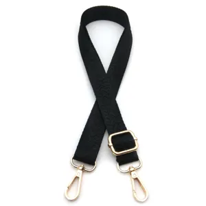Detailansicht von 2,5 cm schwarzem gewebtem Taschenriemen mit Goldhaken