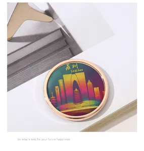Detailansicht des bunten Suzhou-Skyline-Souvenir-Kühlschrankmagneten aus Metall mit Goldrand