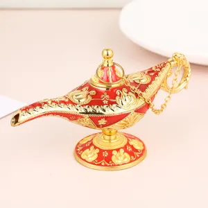 Vue latérale détaillée d'une lampe d'Aladdin rouge et or, décoration d'intérieur