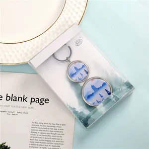 Primer plano de imán de recuerdo de Hangzhou con pintura china en caja de regalo