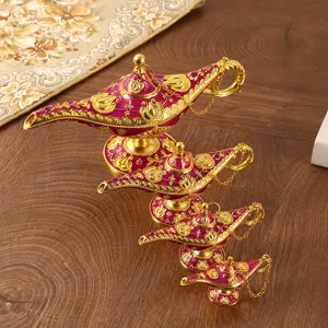Set van vier vintage Aladdin toverlampen in verschillende maten met goudpatroon en paars email