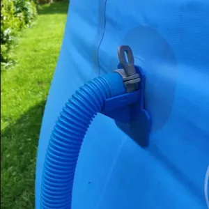 Zwembad buissteun en verstelbare slanghouder voor opbouw zwembaden in het blauw.