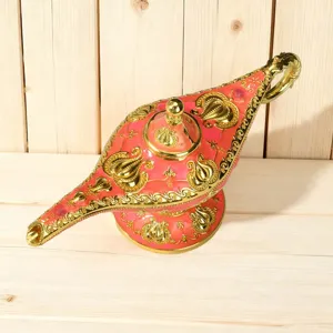 Ornement lampe d'Aladin rose avec filigranes dorés et cristaux pour décoration maison.