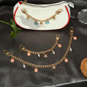 Élégante chaîne de sac en métal doré avec breloques fleurs et coquillages pour sacs