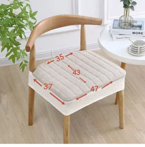 Detailansicht des elastischen Stuhlbezugs mit Cord Textur in schicken Beigeton.