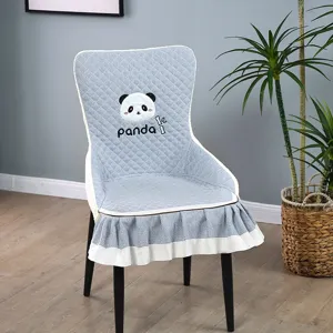 Housse de chaise de salle à manger matelassée grise avec broderie panda et jupe pour la maison.
