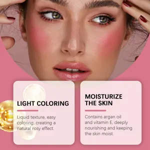 Dettaglio del blush liquido con consistenza liscia e naturale effetto rosato per trucco.