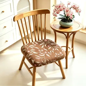 Ländlicher Holzstuhl mit braunem floralen Memory Schaum Sitzkissen für gemütliches Sitzen
