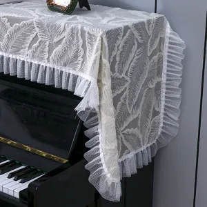 Vue détaillée de la housse de protection anti-poussière élégante avec bordure en dentelle.