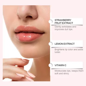 Primo piano di labbra lucide che mostra l'effetto del trattamento idratante con vitamina C.