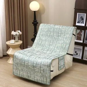 Housse de canapé rafraîchissante en soie de glace coussin chenille respirant à carreaux.