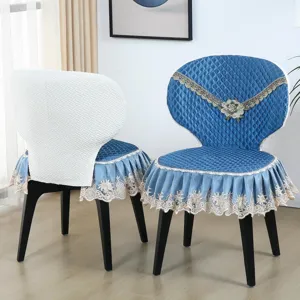 Fodera trapuntata moderna per sedia da pranzo con elegante bordo in pizzo, coprisedia.