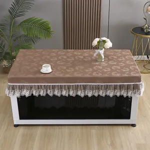 Vista dettagliata della tovaglia impermeabile marrone con elegante bordo in pizzo bianco per casa.