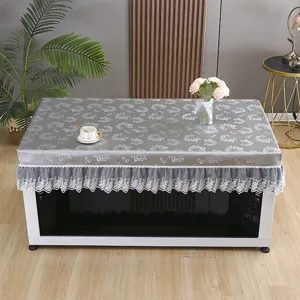 Copritavolo riscaldato impermeabile grigio in pelle con elegante bordo in pizzo bianco.