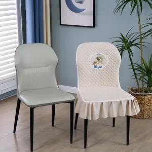 Housse de chaise de salle à manger de luxe nordique avec broderie de cerf et dentelle.