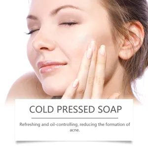 Savon nettoyant visage pressé à froid, rafraîchissant et contrôlant l'huile pour les soins.