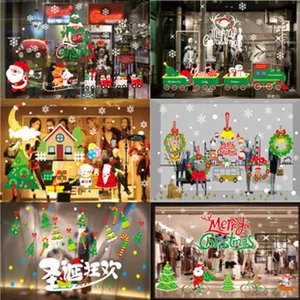 Un affichage détaillé de divers modèles de stickers de fenêtre de Noël pour la décoration