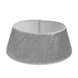 Elegante collar de árbol de Navidad con lentejuelas plateadas para base festiva