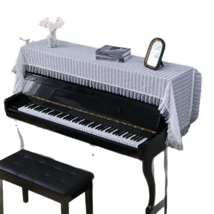 Housse de protection anti-poussière piano dentelle française moderne minimaliste avec bord.