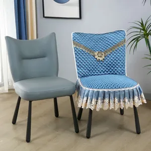 Housse de chaise matelassée de luxe avec bordure en dentelle, ensemble coussin et dossier.