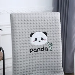 Funda de silla gris texturizada con bordado de panda lindo, tela transpirable para el comedor.