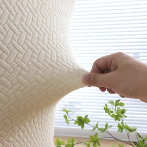 Vue detaillee de la housse de chaise elastique montrant un tissu texture extensible.
