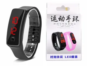 Vista detallada de un reloj deportivo LED negro junto con su caja de empaque oficial
