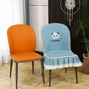 Housse de chaise de salle à manger matelassée avec broderie panda, antidérapante et design.