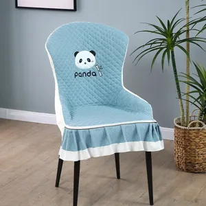 Coprisedia trapuntato azzurro chiaro con ricamo panda carino e gonna con volant elasticizzata.