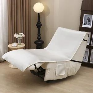 Détail de tapis de canapé en soie glacée, tissu respirant, design antidérapant et frais.