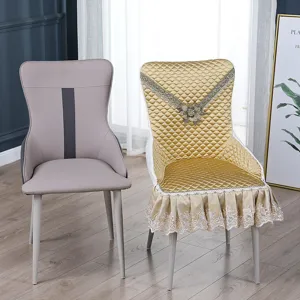Housse de chaise de salle à manger matelassée de luxe avec bordure en dentelle élégante