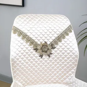 Housse de chaise de salle à manger matelassée style nordique avec broderie dorée fleur dossier.