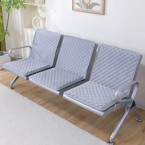 Verstärkter gesteppter Antirutsch-Sitzbezug für Mehrsitzer-Wartebank in elegantem Grau.