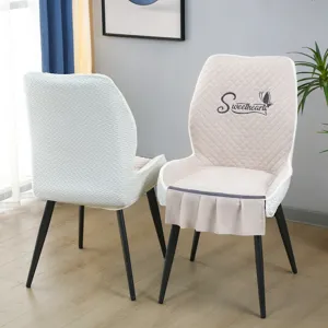 Housse de chaise de salle à manger nordique, élégante protection de siège incurvée.
