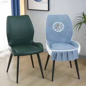 Housse de chaise matelassée style nordique avec broderie de cerf et volants.